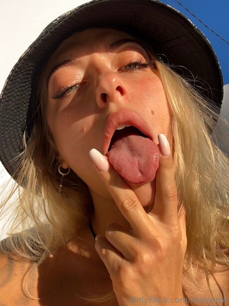 Realsnow sexy model galleries