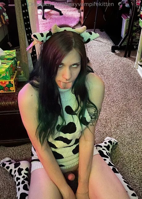 Sexyvampirekitten beautiful actress img