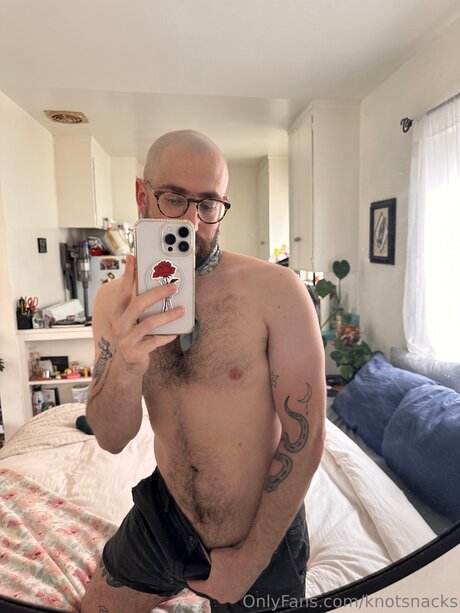 Knotsnacks naked actress img