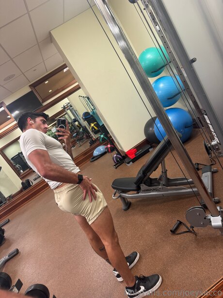 Joeysacco model high quality picture