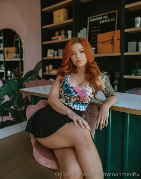 Sinatramonroeoftv erotic pornstar pic