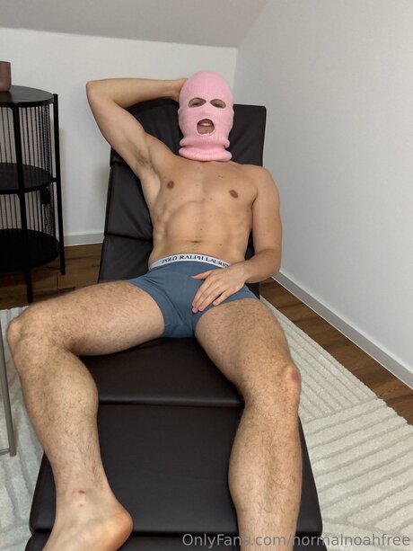 Normalnoahfree top model photos