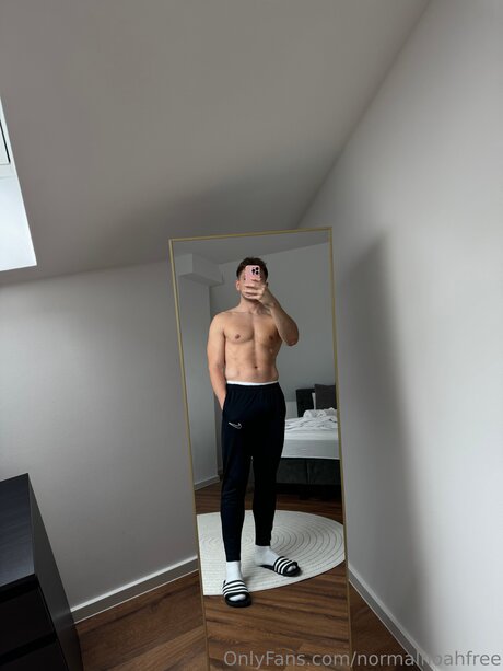 Normalnoahfree star naked img