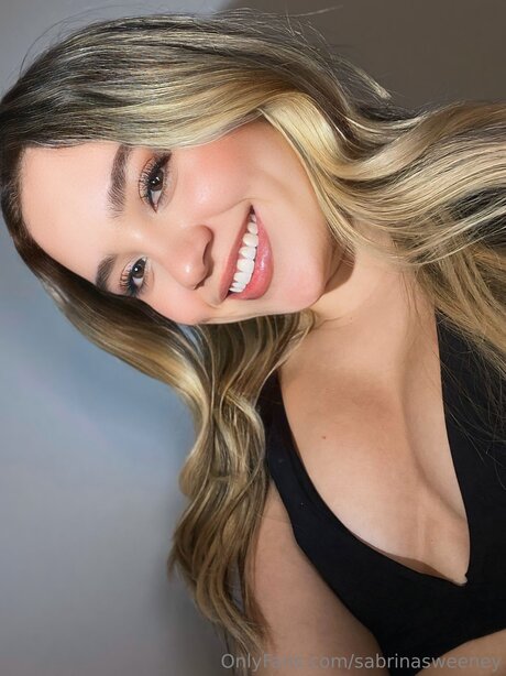 Sabrinasweeney perfect model image