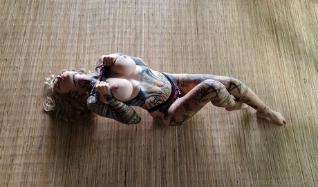 Noemiriot star adult galleries