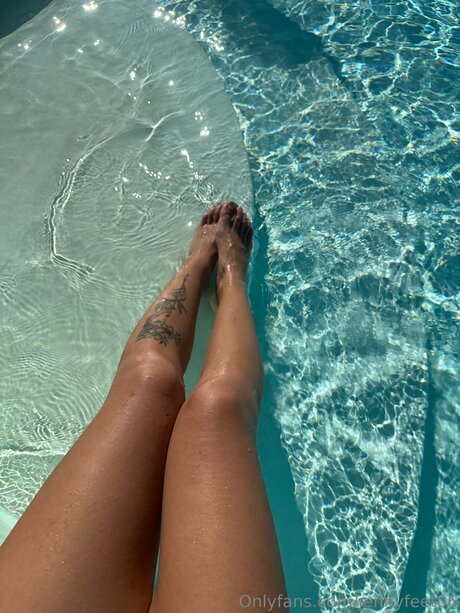 Jennyfeet06 star photo