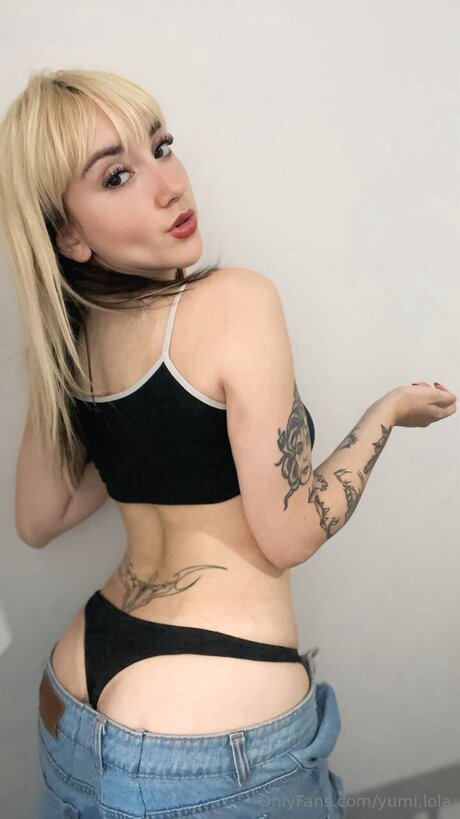 Yumi Lola erotic model photos