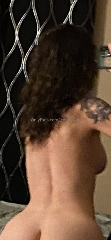 Iconicalivy model top gallery