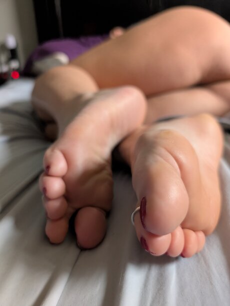 Barefoot Bunny B pornstar free photos