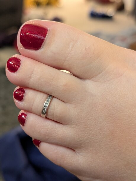 Barefoot Bunny B naked actress photo