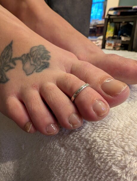 Barefoot Bunny B star erotic picture