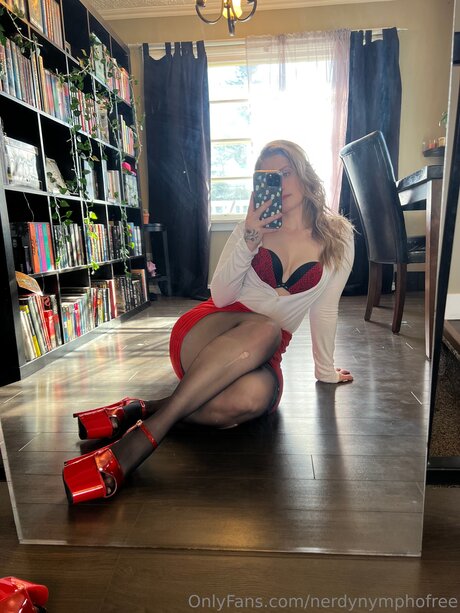 Nerdynymphofree model nudes pics