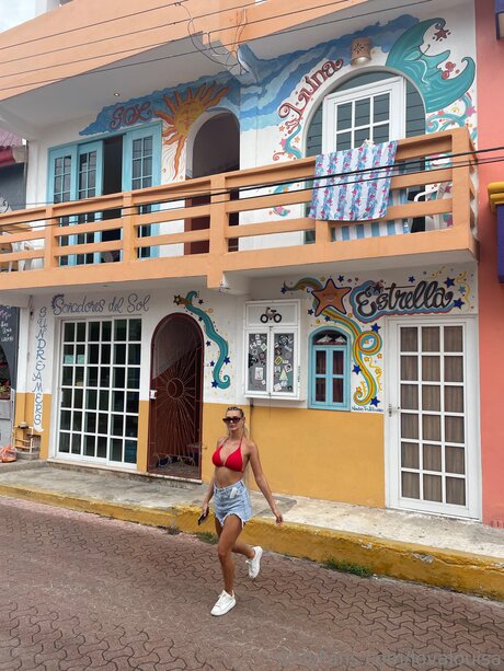 Lolacutty pornstar erotic galleries