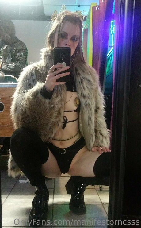 Manifestprncsss model adult images