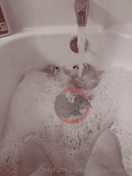 Kayleakendall hot actress pic