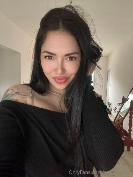 Onlylarasky model nice picture