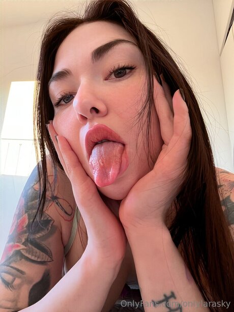 Onlylarasky porn model galleries