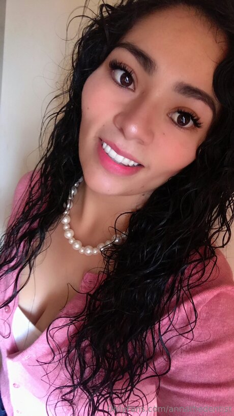 Annathedentist model exclusive pics