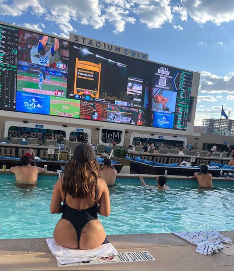 Littlemrsmissy sexy model img