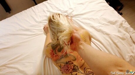 Leslie C naked actress image