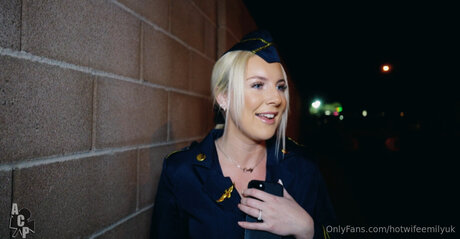 Hotwifeemilyuk pornstar hot gallery