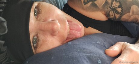 Onespunkyone model porn picture