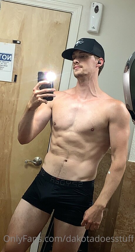 Dakotadoesstuff model exclusive pic