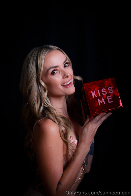 Sunneemoon pornstar perfect img