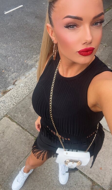 Sweetdaisydawson naked pornstar image