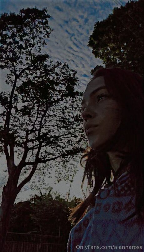 Alannaross erotic actress pic