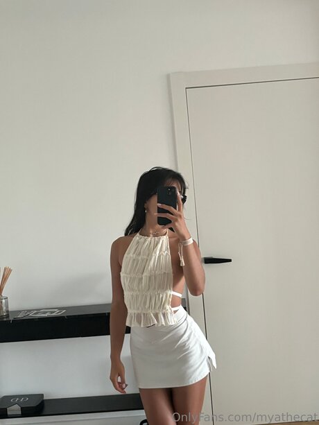 Myachen model xxx photo