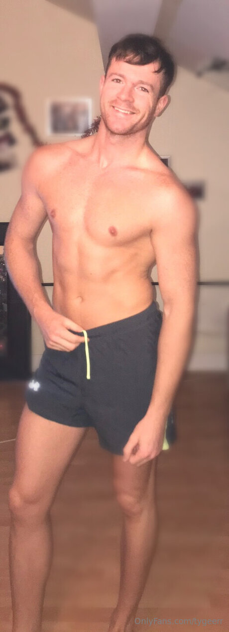 Tygeerr erotic model photo