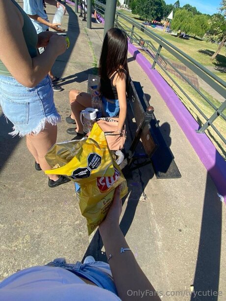 Ivycutiee pornstar hot photo