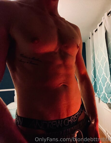 Hungblondebrit adult model img