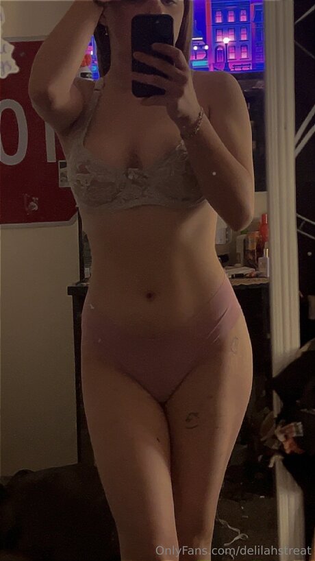 Delilahstreat beautiful model photo