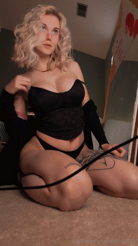 Sierra2222 naked star photo