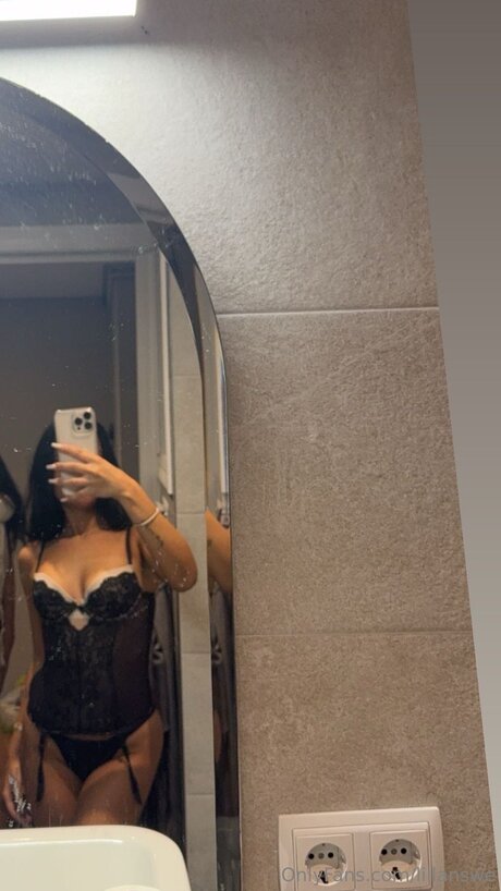 Lillanswe nudes model image