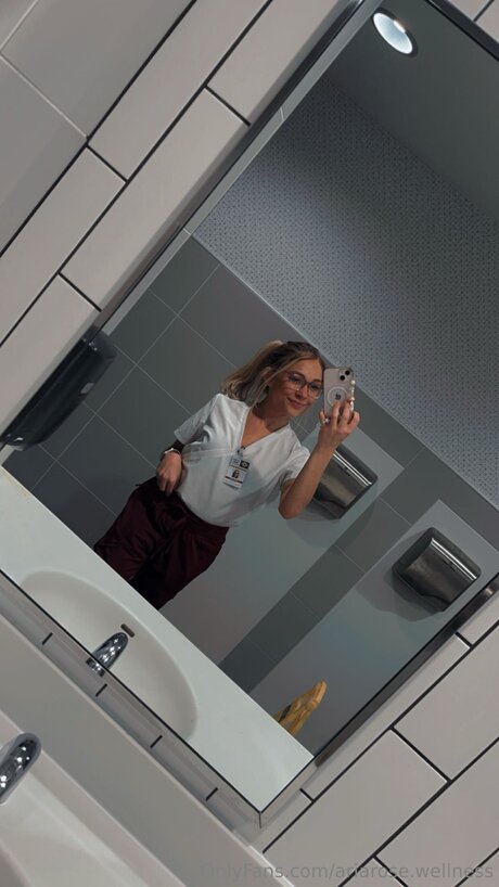 Ariarose Wellness high quality pornstar images