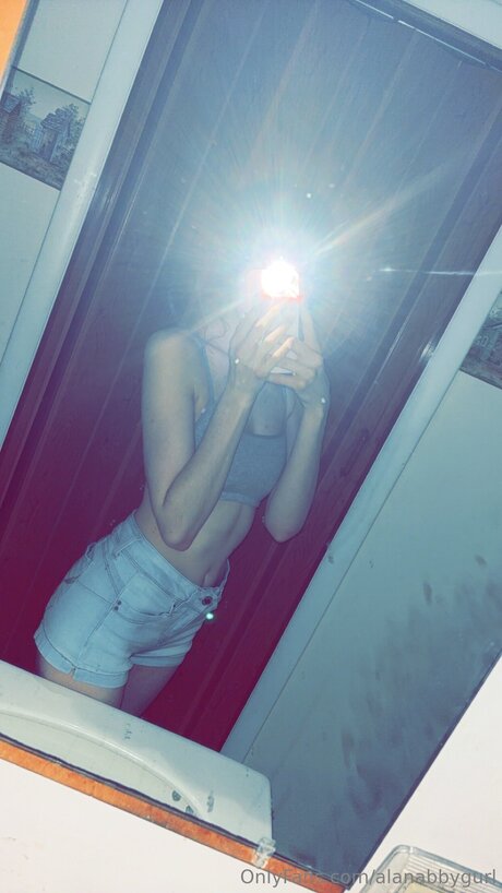 Alanabbygurl pornographic model pic
