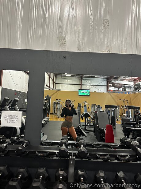 Harpermcoyyy model nude pics