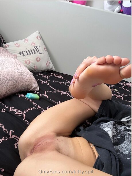 Kitty Spit high quality star archive