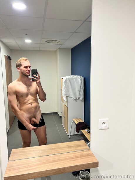 Victorobitch model adult pic