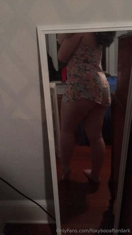 Foxybooafterdark sex model pics