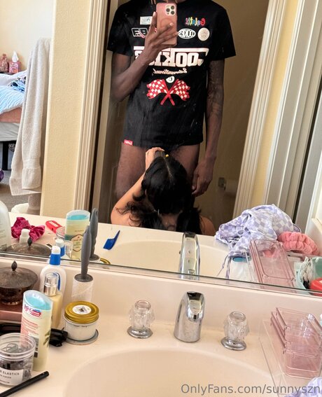 Sunnyszn erotic model gallery