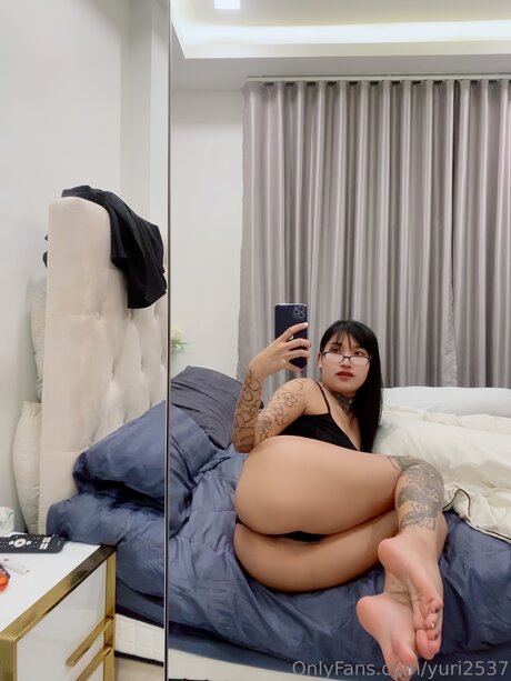 Yuri2537 pornstar erotic photos