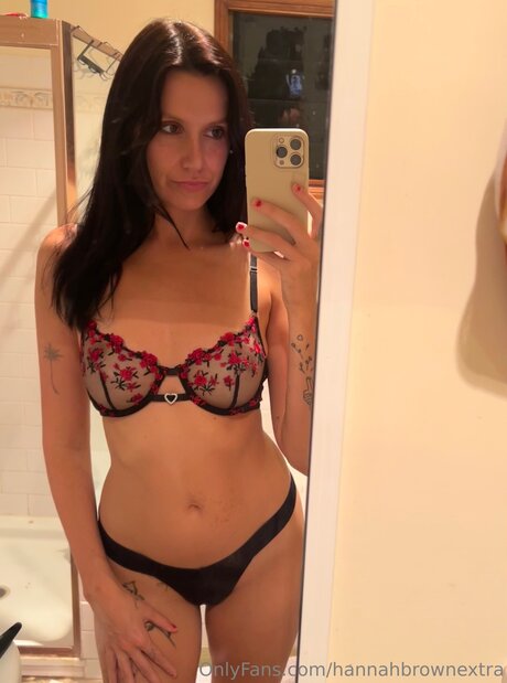 Hannahbrownextra exclusive star pics