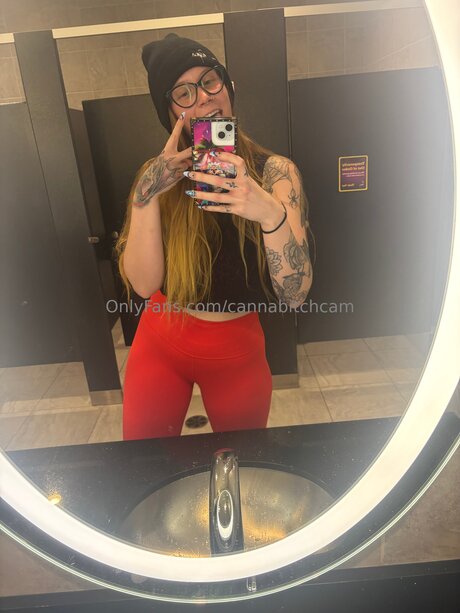 Cannabitchcam adult actress img