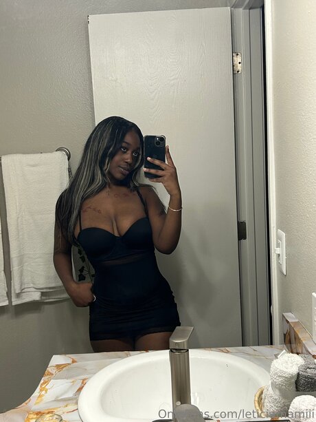 Leticiamamiii sex model photos