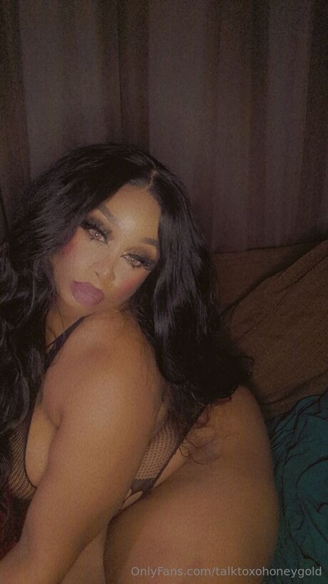 Talktoxohoneygold star naked images