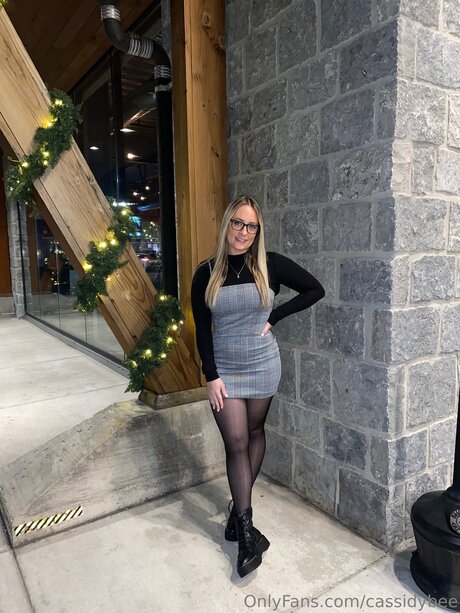 Cassidybee nude model pics